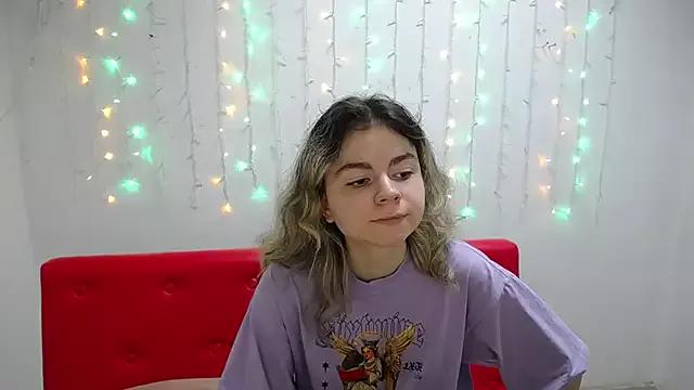 TinaRedly from StripChat is Freechat