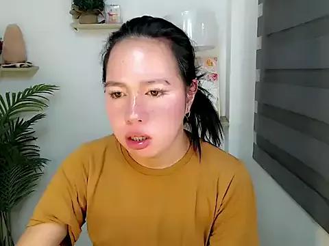 Ur_lovely_kim from StripChat is Freechat