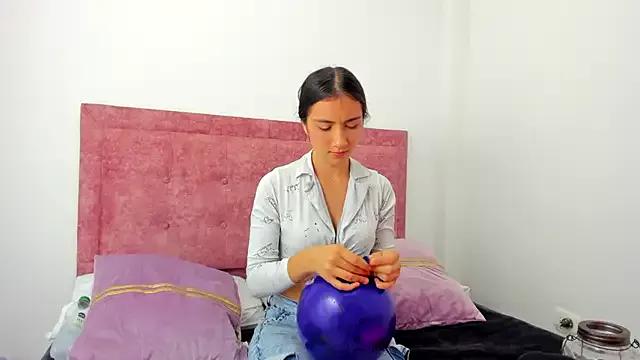 Vaiolet_Miller from StripChat is Freechat