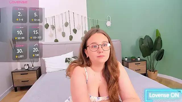 VelvetVixenCute from StripChat is Freechat