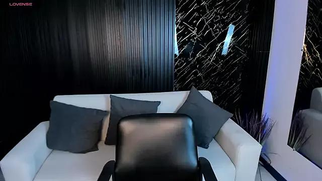 VenusCooper from StripChat is Freechat