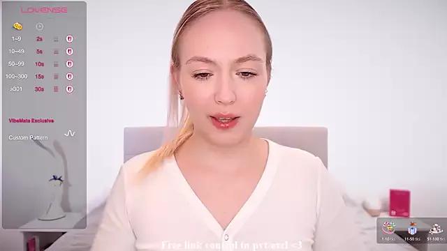 vickyblondi from StripChat is Freechat