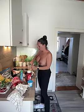 Viola_Beck from StripChat is Freechat