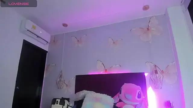 Vivi_prinncess from StripChat is Freechat