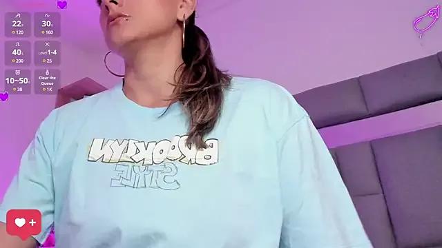 vivianne_scott from StripChat is Freechat