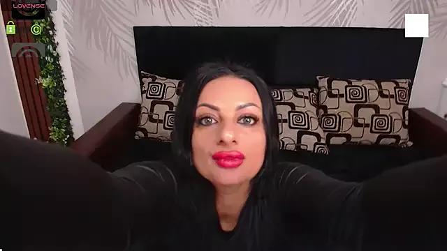 VixenSelena from StripChat is Freechat