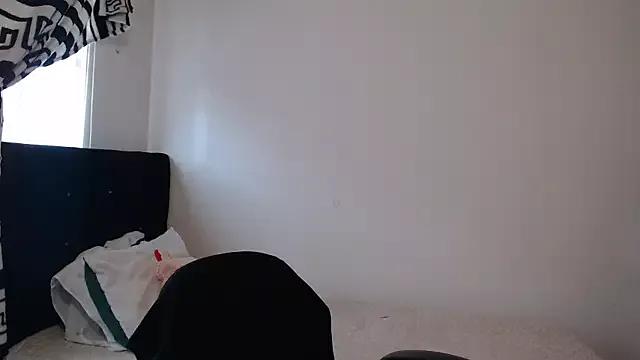 WandaMilf_ from StripChat is Freechat