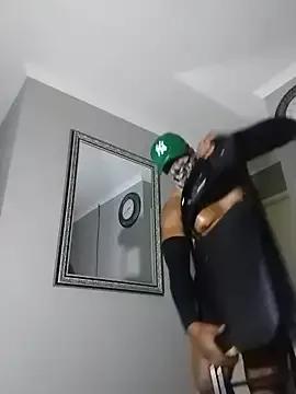 Photos of Wanderkid33 from StripChat is Freechat