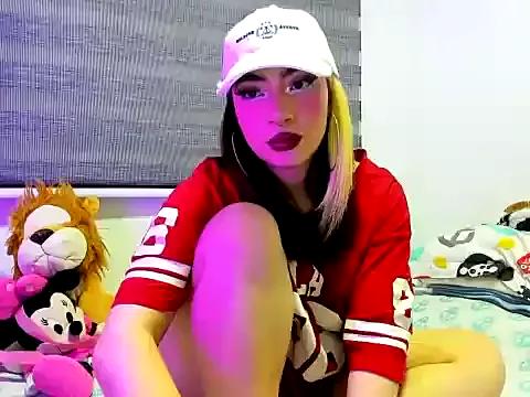 Willow_Rosse from StripChat is Freechat