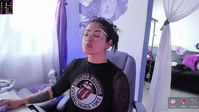 Check out our webcam shows gallery and message on a personal level with our sweet squirt cams hosts, showing off their natural physiques and sex toys.