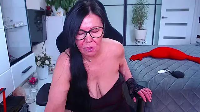xMatureDesire from StripChat is Freechat