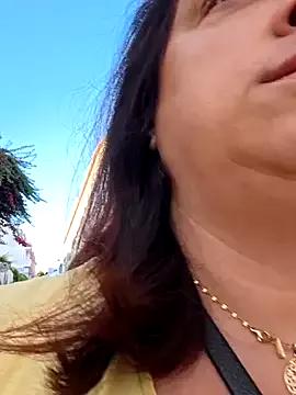 XSouthlondonNAUGHTYMILFXX from StripChat is Freechat