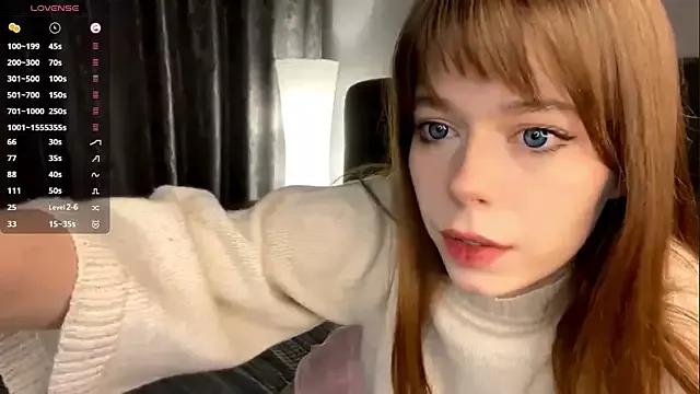 YourLittleElfie from StripChat is Freechat