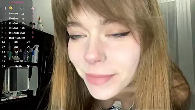 YourLittleElfie from StripChat is Freechat