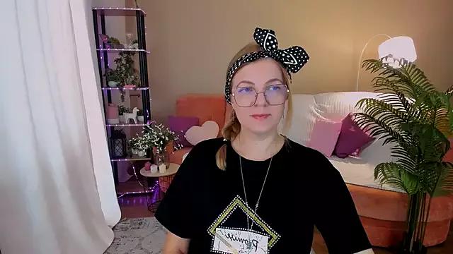 YourUniverser from StripChat is Freechat