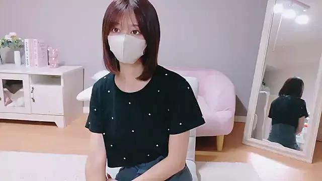Yuna-ch model from StripChat