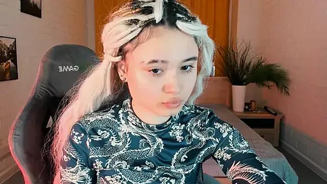 YunaLovesi from StripChat is Freechat