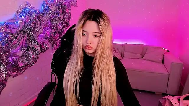 YunaLovesi from StripChat is Freechat