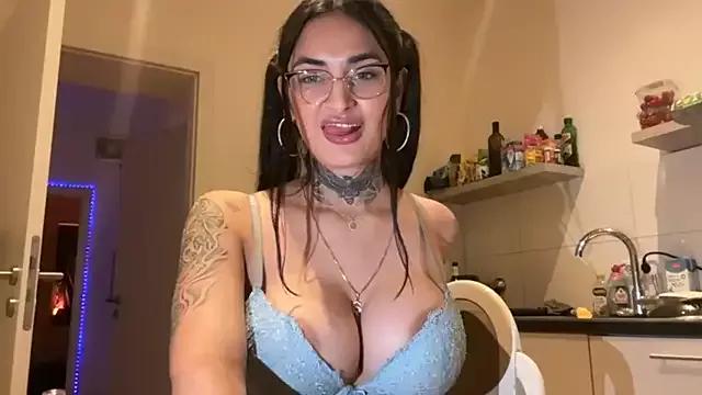 yuri_queenhott from StripChat is Freechat