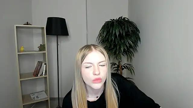 ZaraDewberry from StripChat